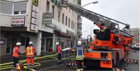 Almanya'da Apartmanda Yangın Çıktı! 100'den Fazla İtfaiyecinin Müdahale Ettiği Yangında 4 Ölü, 23 Yaralı