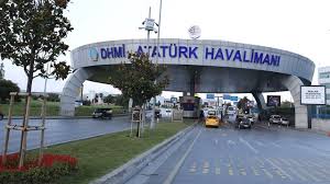 Atatürk Havalimanı'nda Taksicilerin Yolcu Alma Kavgasında Bıçaklar Çekildi: 1 Yaralı