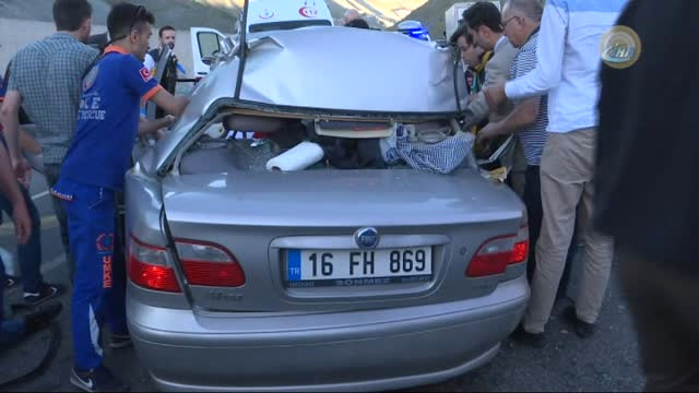 Başbakan Yıldırım'ın Yol Güzergâhında Otomobil TIR’ın Altına Girdi: 5 Ölü!