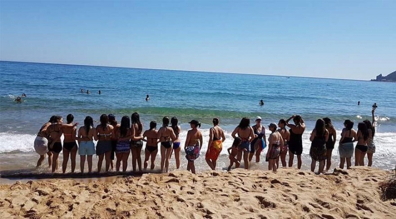 Cezayirli Kadınlar Bikini İçin Sosyal Medyada İsyan Başlattı