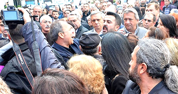 CHP’de Yine Kavga! Devir Teslim Töreninde Ortalık Karıştı, Küfürler Havda Uçuştu