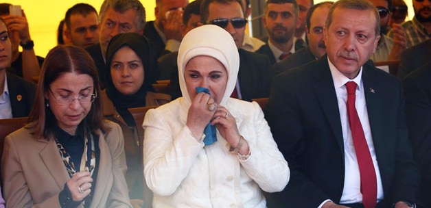 Cumhurbaşkanı ve Eşi Emine Erdoğan Gözyaşlarına Hakim Olamadı