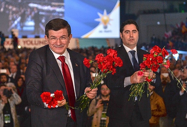 Davutoğlu: Kılıçdaroğlu'nu Tebrik Ediyorum