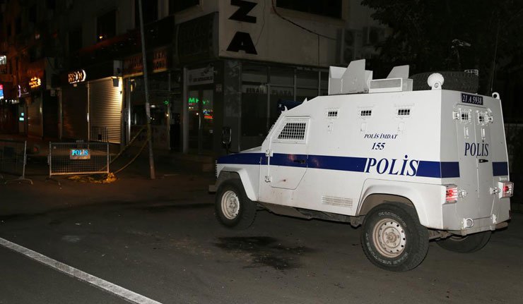 Diyarbakır’da Korku Dolu Saatler! Kaymakamlık ve Polis Merkezine Bombalı Saldırı: Ölü ve Yaralı Var Mı?