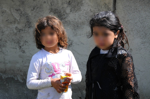 Eskişehir'de Bonzai İçen Anne ve Babalarını Polise İhbar Eden İki Küçük Kız Kardeşin Dramı Yürek Burktu!