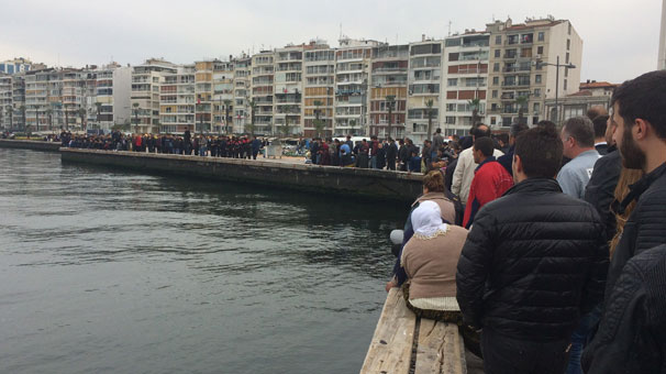 İzmir’de Şok Olay! Denizden Erkek Cesedi Çıktı! Vatandaş Cesedi Görmek İçin Kuyruk Oluşturdu