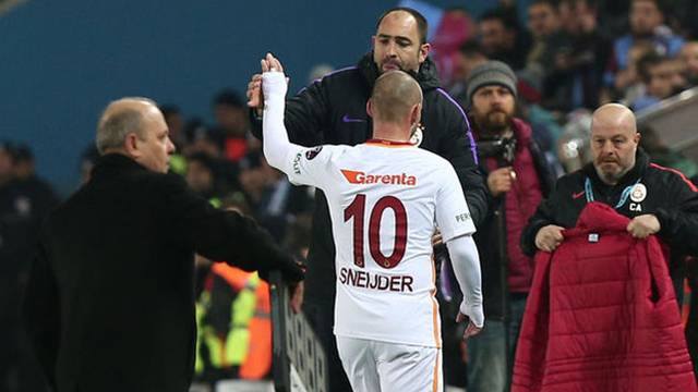 Medipol Başakşehir - Galatasaray Maçından Sonra Igor Tudor ve Wesley Sneijder Kavga Etti