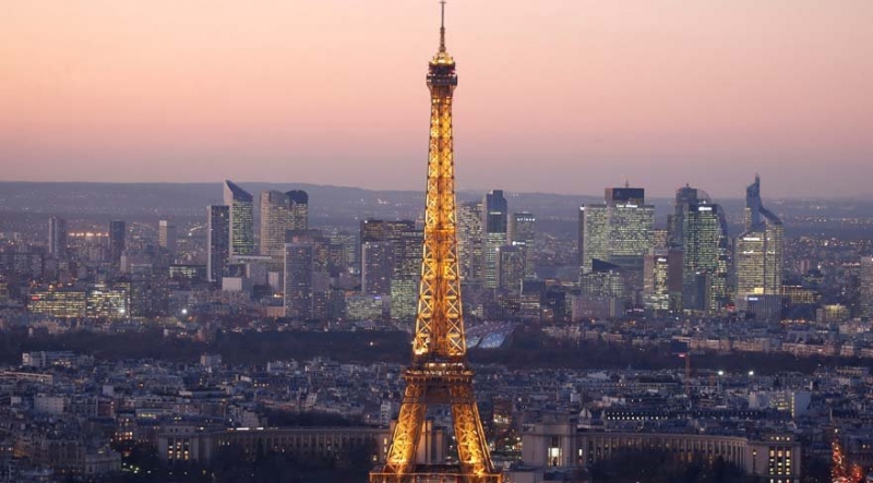 Paris'te Bıçaklı Saldırgan “Allahuekber” Diyerek Eyfel Kulesi'ndeki Turistlere Saldırdı