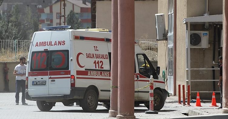 PKK'lı Teröristler Yol Yapımında Çalışan İşçilere Roketatarla Saldırdı