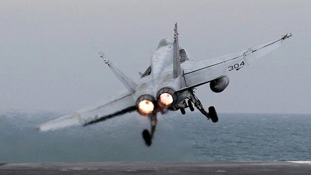 Son Dakika! Suriye'de ABD'ye Ait Savaş Uçağı Düştü: 2 Yaralı