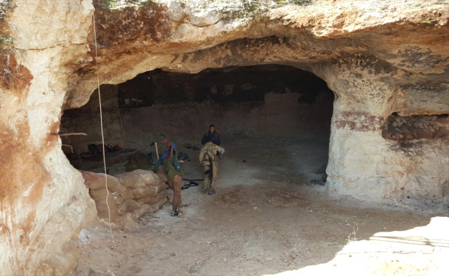 TSK ve ÖSO Eze Eze İlerliyor! Afrin'de Teröristlerin Saklandığı Mağaralara Girildi, İşte İlk Görüntüler