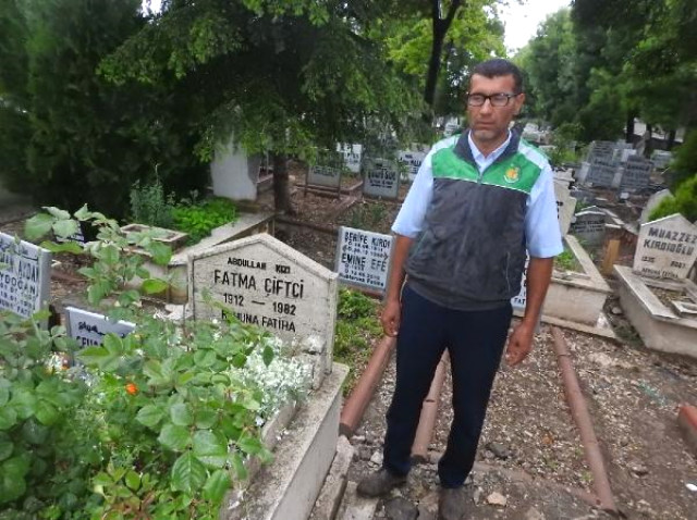 Türkiye’nin Gündemine Oturmuştu! Çorum’da Mezarlıktaki Gizemli Kızı Gören Görevli O Anları Anlattı