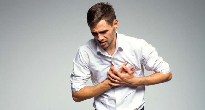 Uzmanlar Uyarıyor! Göğüs Ağrılarını Hafife Almayın, Kalp Hastalıklarının Habercisi Olabilir