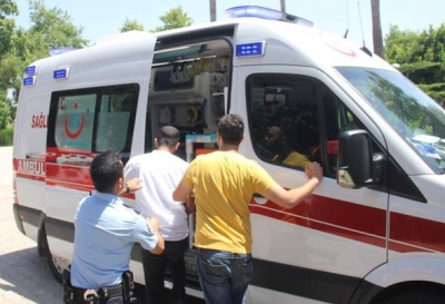 Adana'da Parkta Erkek Çocuğuna Cinsel İstismarda Bulunan Şahsı, Vatandaşlar Ambulansta Linç Ediyordu!
