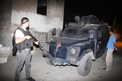 Adana'a Polis İki Grup Arasında Çıkan Çatışmanın Arasında Kaldı!