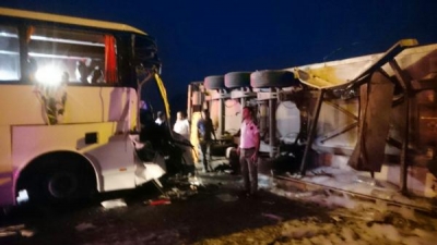 Antalya’da Feci Kaza! Tur Otobüsü TIR İle Çarpıştı: 1 Ölü 12 Yaralı