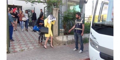 Antalya'da Fuhuş Operasyonu Sırasında Gözaltına Alınan Kadınlarda HIV ve Frengi Tespit Edildi!