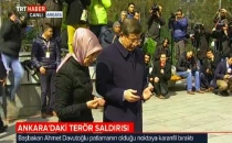 Başbakan Davutoğlu Patlama'nın olduğu yere gül bıraktı, fatiha okudu
