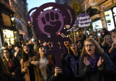 Binlerce Kadın İstiklal Caddesi’nde Haykırdı: Kadına Şiddete Hayır!
