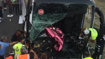 Bolu'da Korkunç Kaza! Yolcu Otobüsü ile Kamyon Çarpıştı: 1 Ölü, 21 Yaralı
