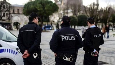 Burası İstanbul! Taşlı Sopalı Kavga Meydan Muharebesine Döndü: 1 Hamile Kadın Fenalaştı, 4 Yaralı