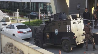 İstanbul Ataşehir'de Lüks Rezidansta Silahlı Şahıs 5 Saat İkna Edilmeye Çalışıldı!