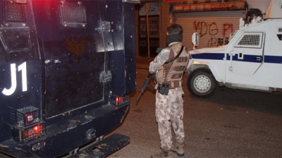 İstanbul Beyoğlu'nda Zırhlı Polis Aracına Saldırı
