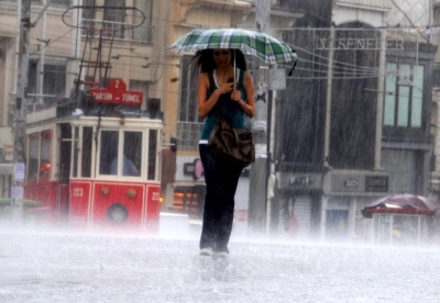 Meteoroloji Son Dakika Açıklaması! İstanbul'a Yarın Yağmur Geliyor!