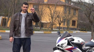 Motosiklet Tutkunu Altın Elbiseli Adam Barkın Bayoğlu, Motosikletinde Hayatını Kaybetti