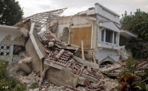 Pakistan'da bina çöktü