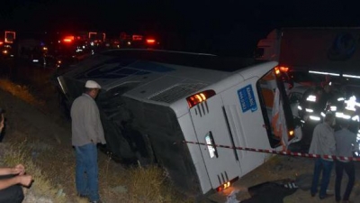 Sivas'ta Feci Kaza! Yolcu Otobüsü ve Otomobilin Çarpışması Sonucunda 1 Kişi Öldü, 17 Kişi Yaralandı