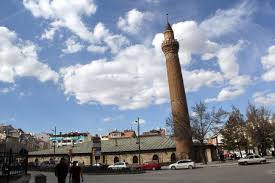 Sivas'ta Minaresi Hareket Eden Caminin Sırrı Çözülemiyor!