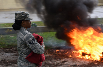Yer: İncirlik! Amerikan Bayrağı Yakıldı, Askerler Yanana Kadar Başından Ayrılmadı